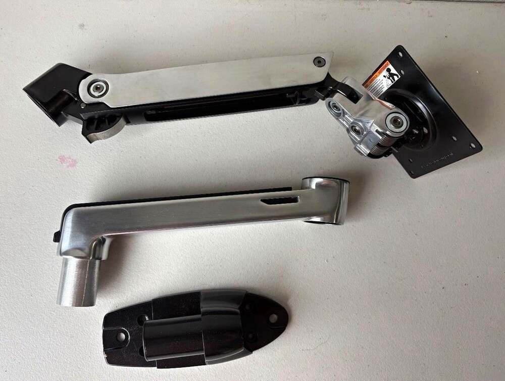 Ergotron LX Desk Mount Single Monitor Arm 32in VESA 75x75/100x100 Aluminum
